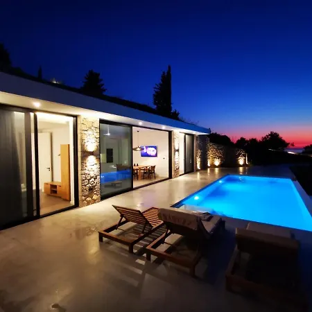 Villa Mandevilla Hillside Luxury